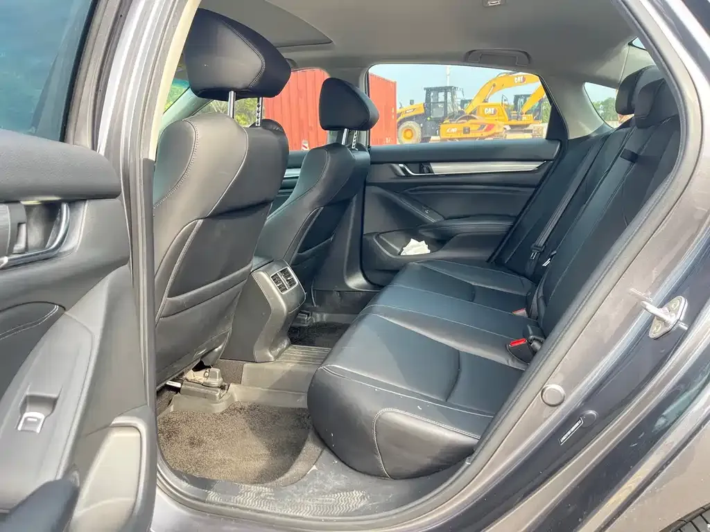 Honda Accord — фото 9