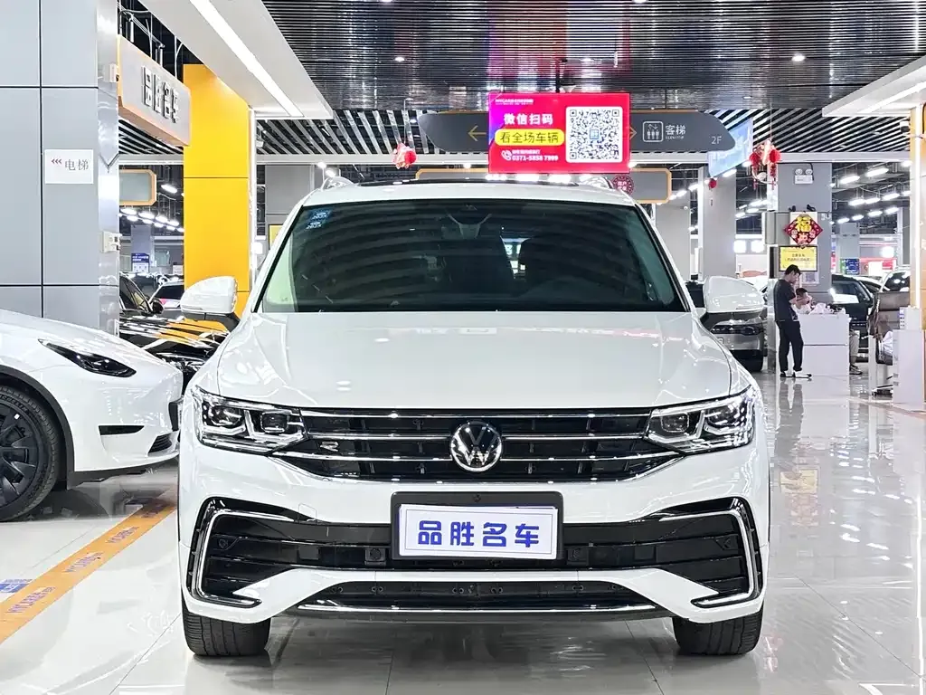 Volkswagen Tiguan L — фото 2