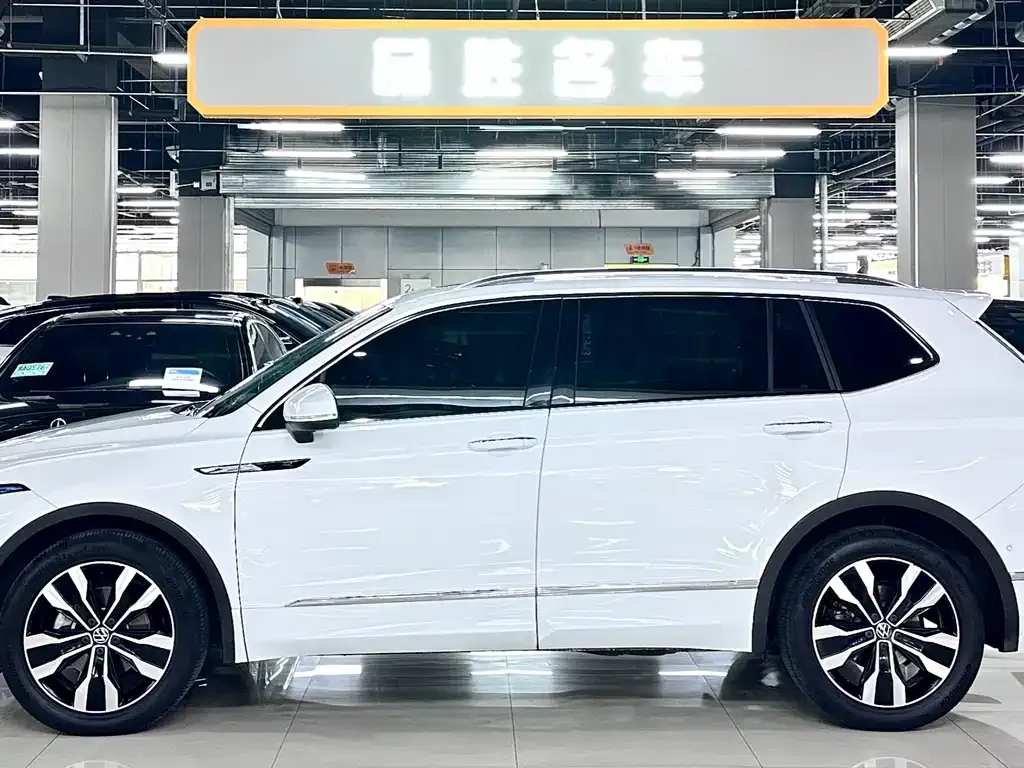 Volkswagen Tiguan L — фото 3