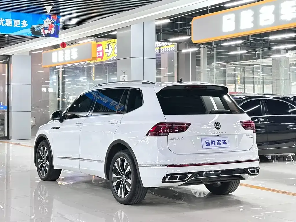 Volkswagen Tiguan L — фото 4
