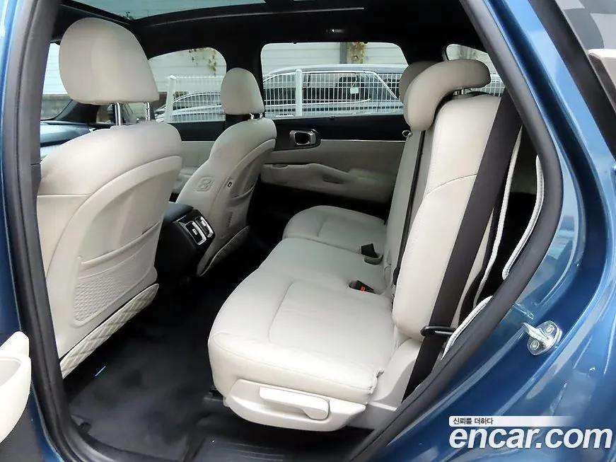 Kia Sorento — фото 8