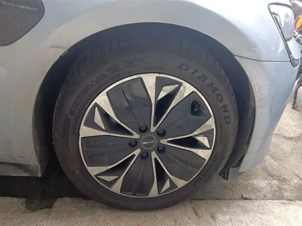 BYD Seal — фото 9