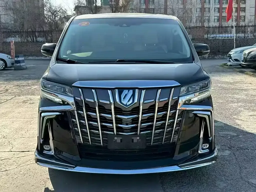 Toyota Alphard — фото 2