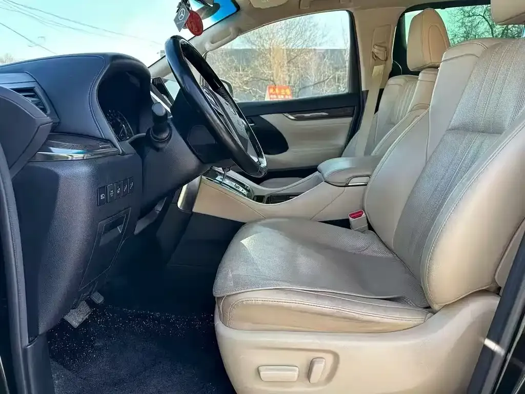 Toyota Alphard — фото 4