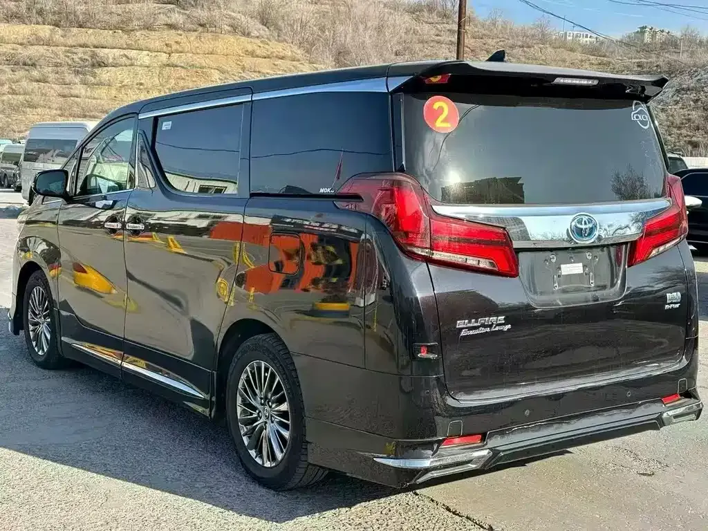 Toyota Alphard — фото 7