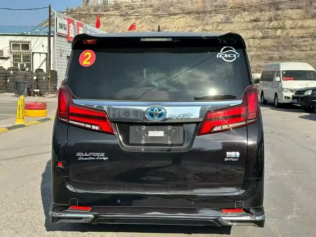Toyota Alphard — фото 8