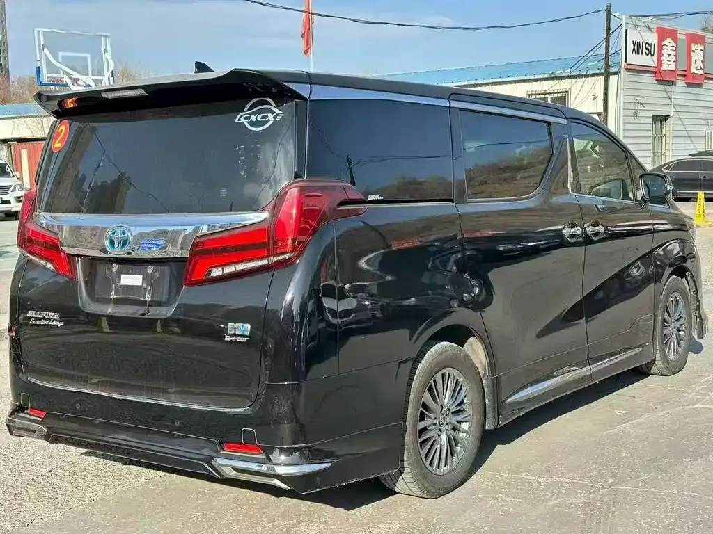 Toyota Alphard — фото 9