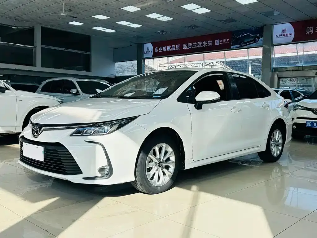 Toyota Corolla — фото 1