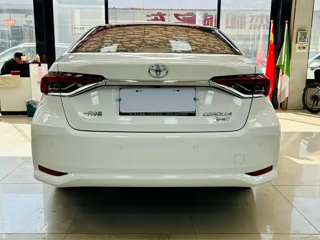 Toyota Corolla — фото 10