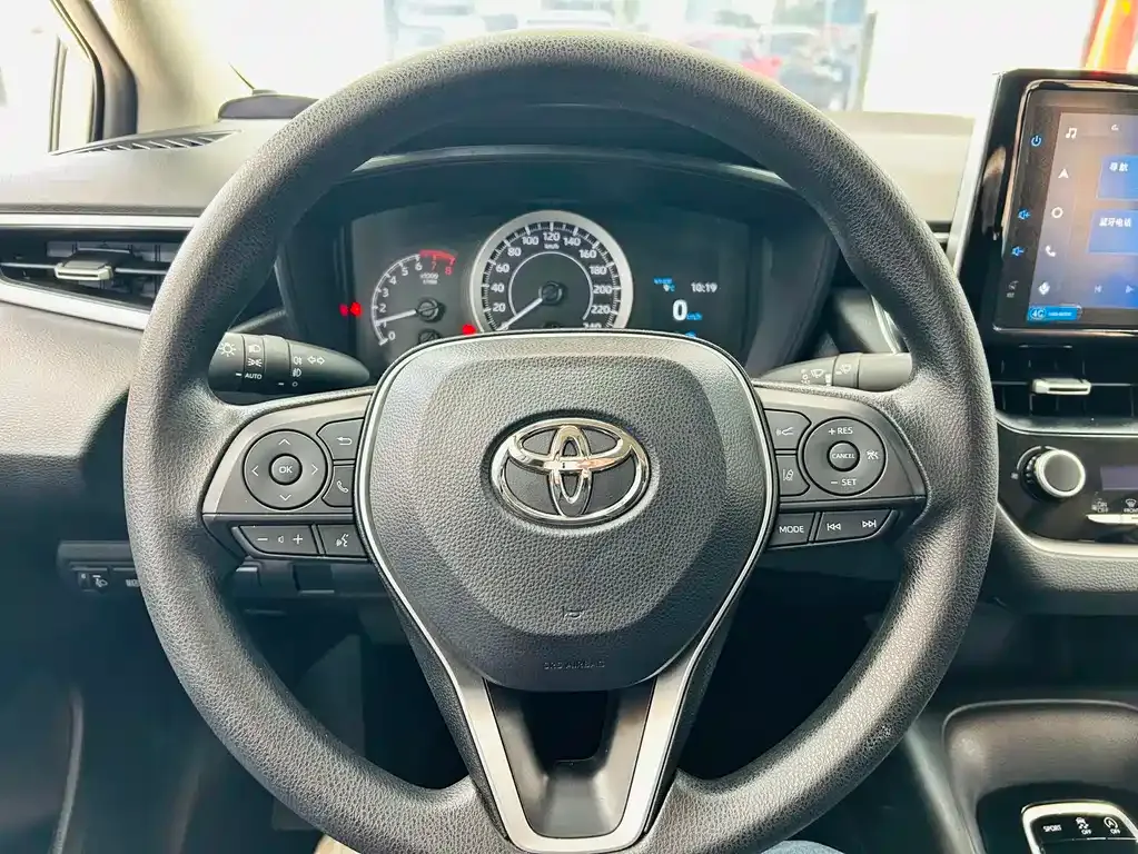 Toyota Corolla — фото 8
