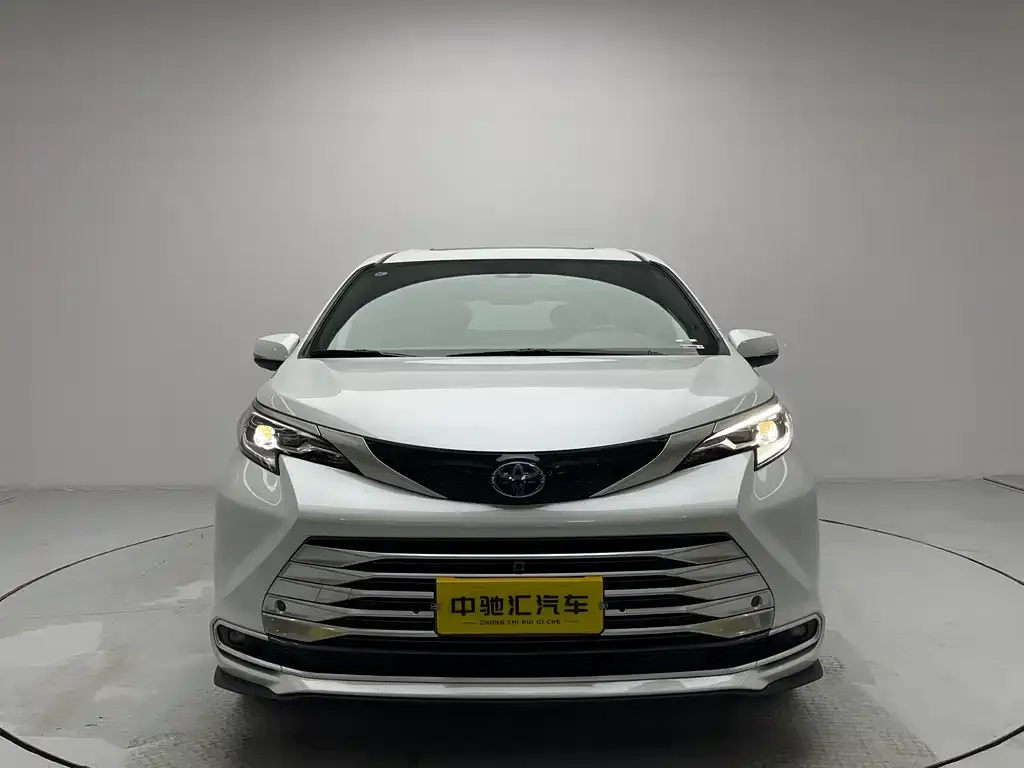 Toyota Sienna 2025 из CN, фото 2