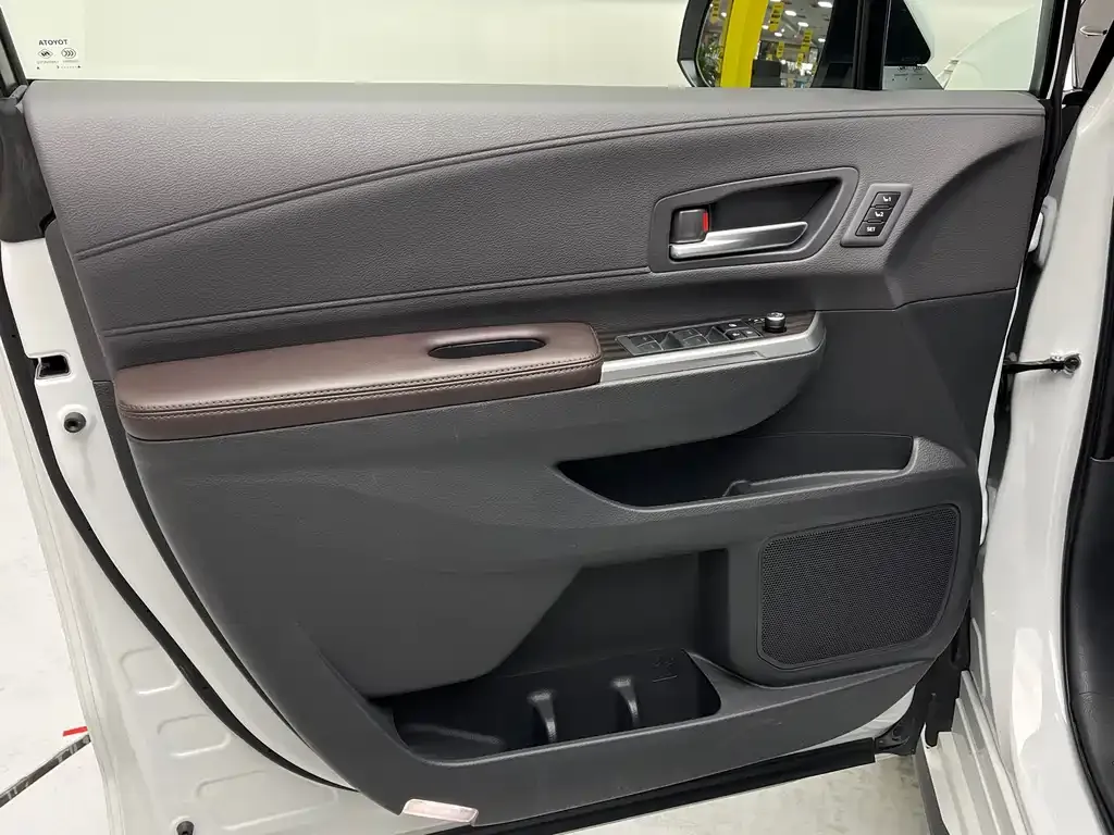 Toyota Sienna 2025 из CN, фото 7