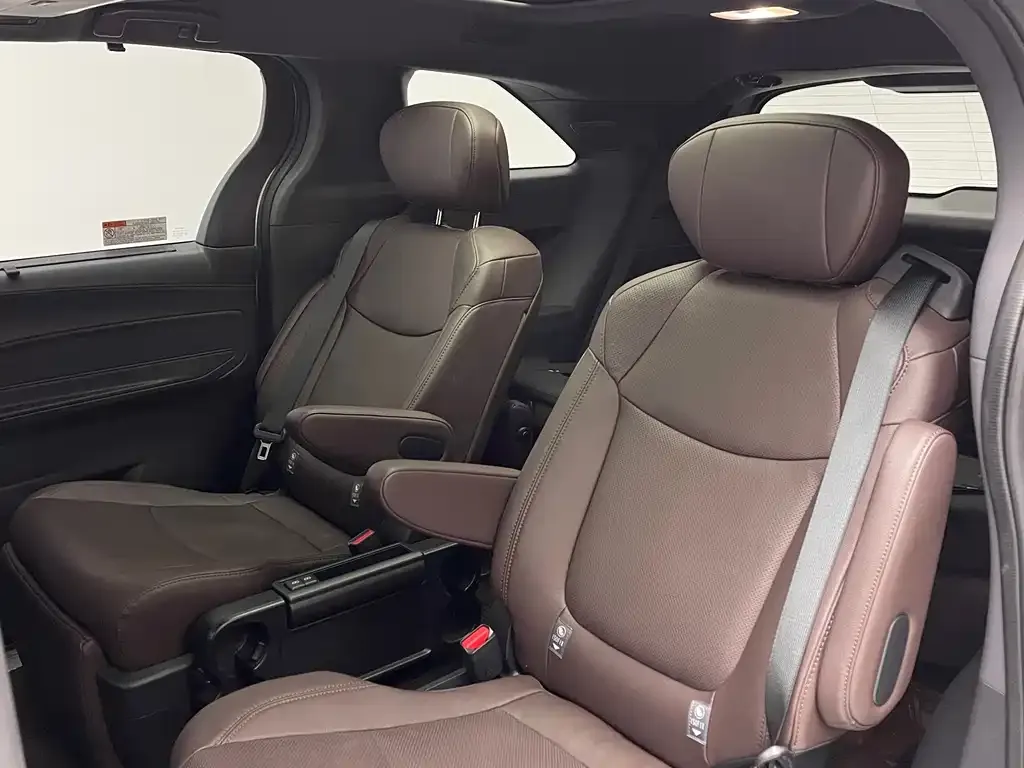 Toyota Sienna 2025 из CN, фото 9