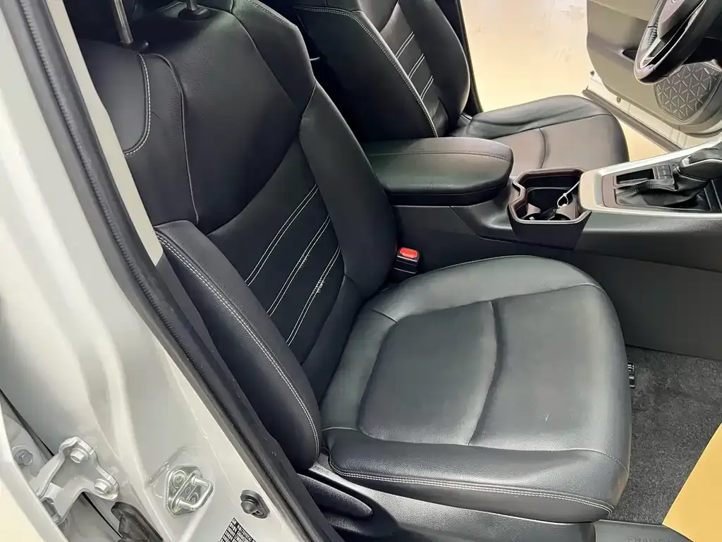 Toyota RAV4 2022 из CN, фото 3