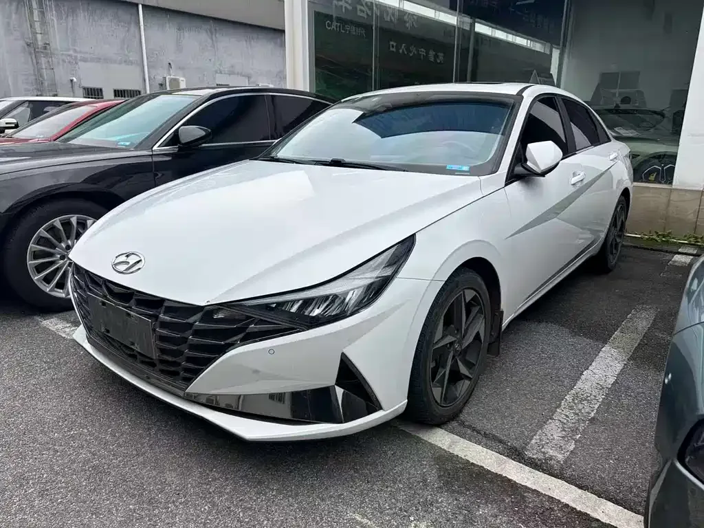 Hyundai Elantra 2023 из CN, фото 1