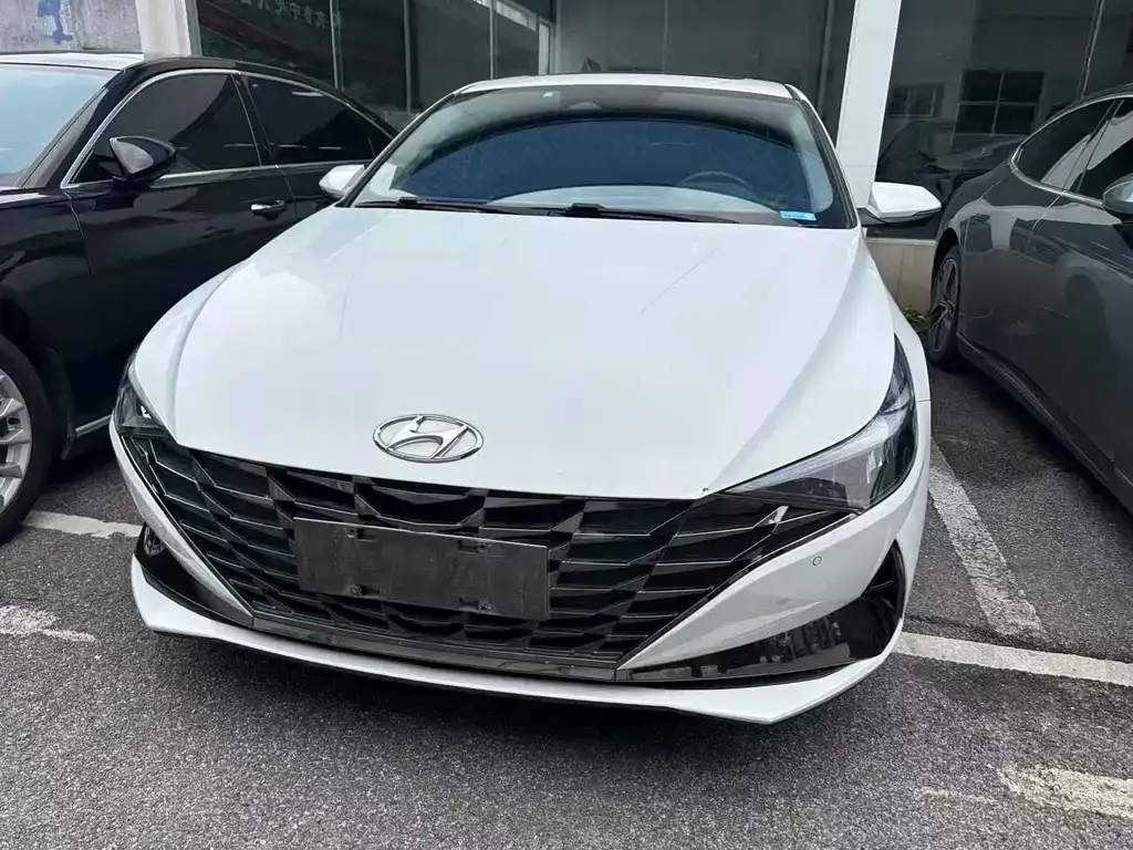 Hyundai Elantra 2023 из CN, фото 2