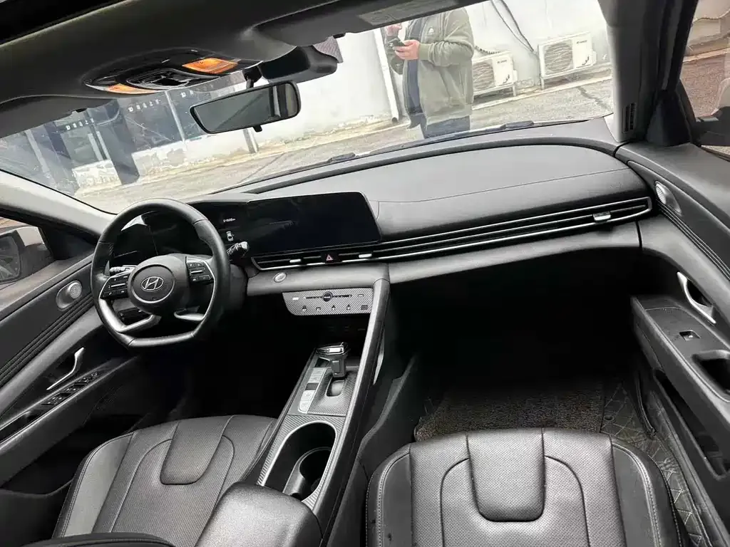 Hyundai Elantra 2023 из CN, фото 5