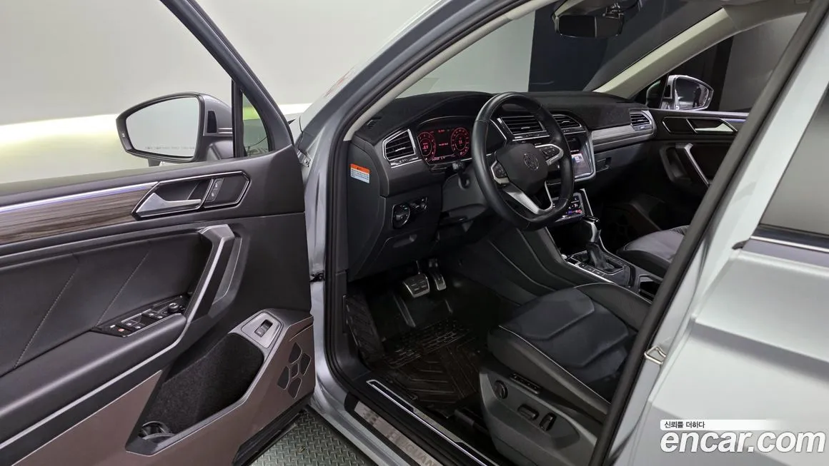 Volkswagen Tiguan — фото 10