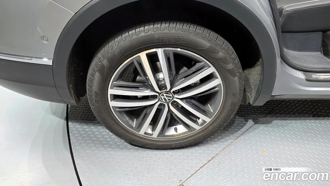 Volkswagen Tiguan — фото 5