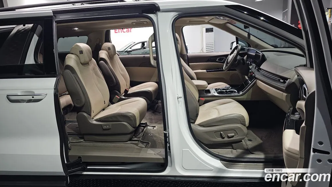 Kia Carnival — фото 10