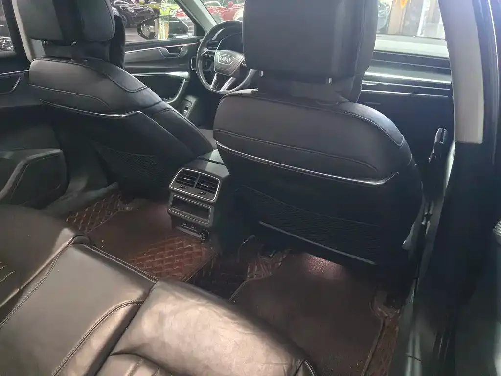 Audi A6L 2023 из CN, фото 6