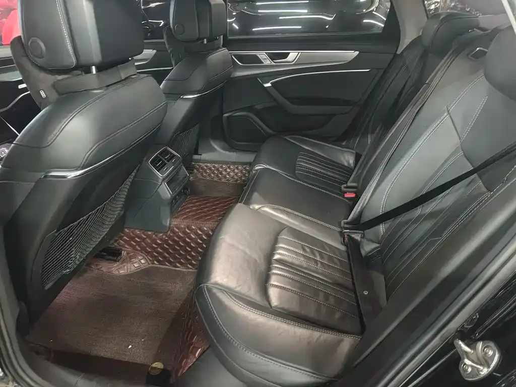 Audi A6L 2023 из CN, фото 9