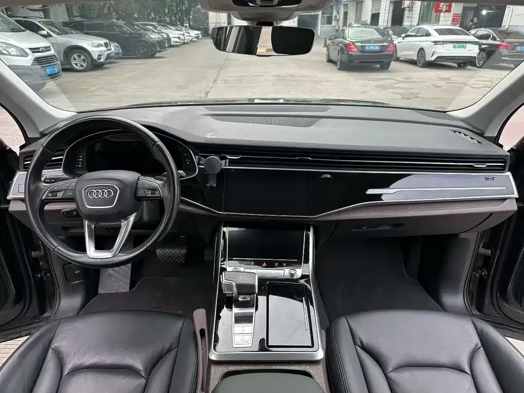 Audi Q7 2021 из CN, фото 4