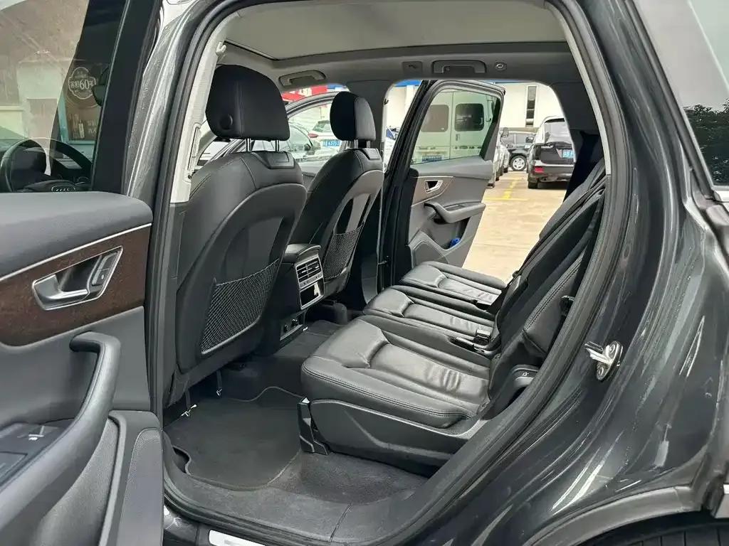 Audi Q7 2021 из CN, фото 5