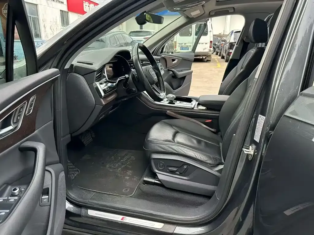 Audi Q7 2021 из CN, фото 6