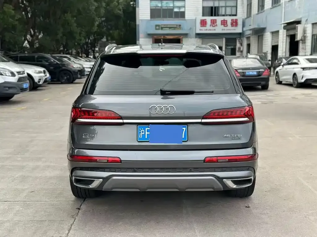 Audi Q7 2021 из CN, фото 9