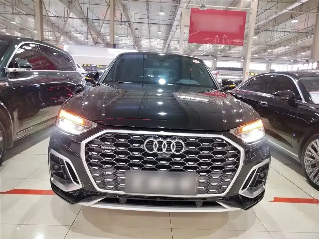 Audi Q5L Sportback 2022 из CN, фото 3