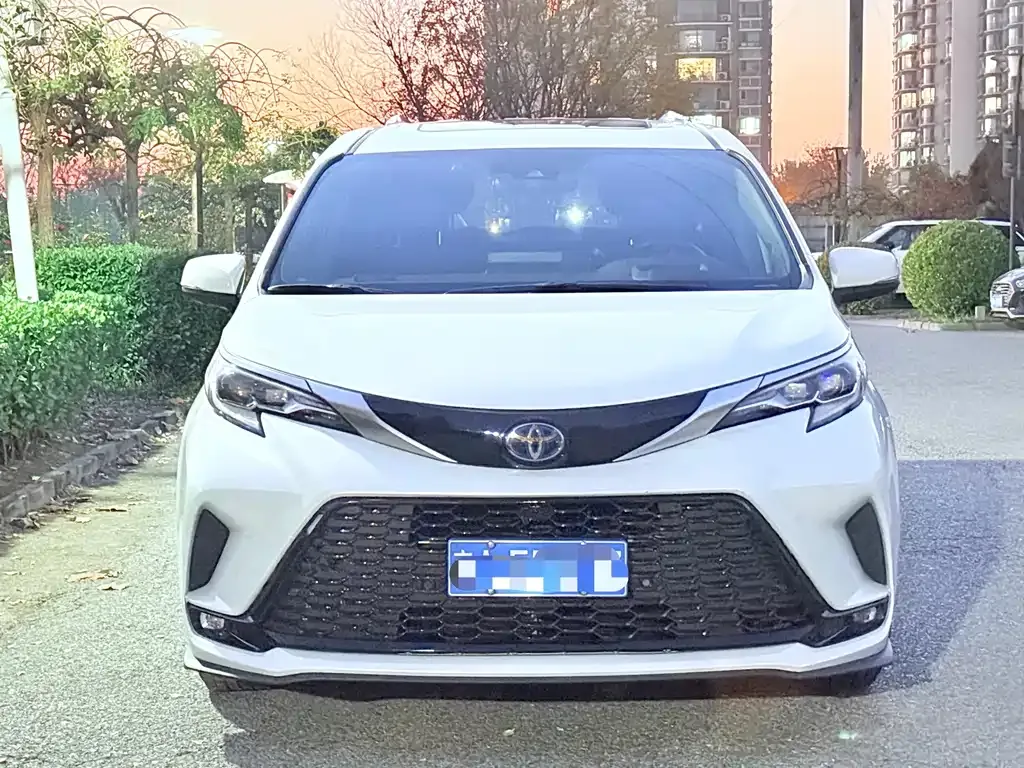 Toyota Sienna 2022 из CN, фото 2
