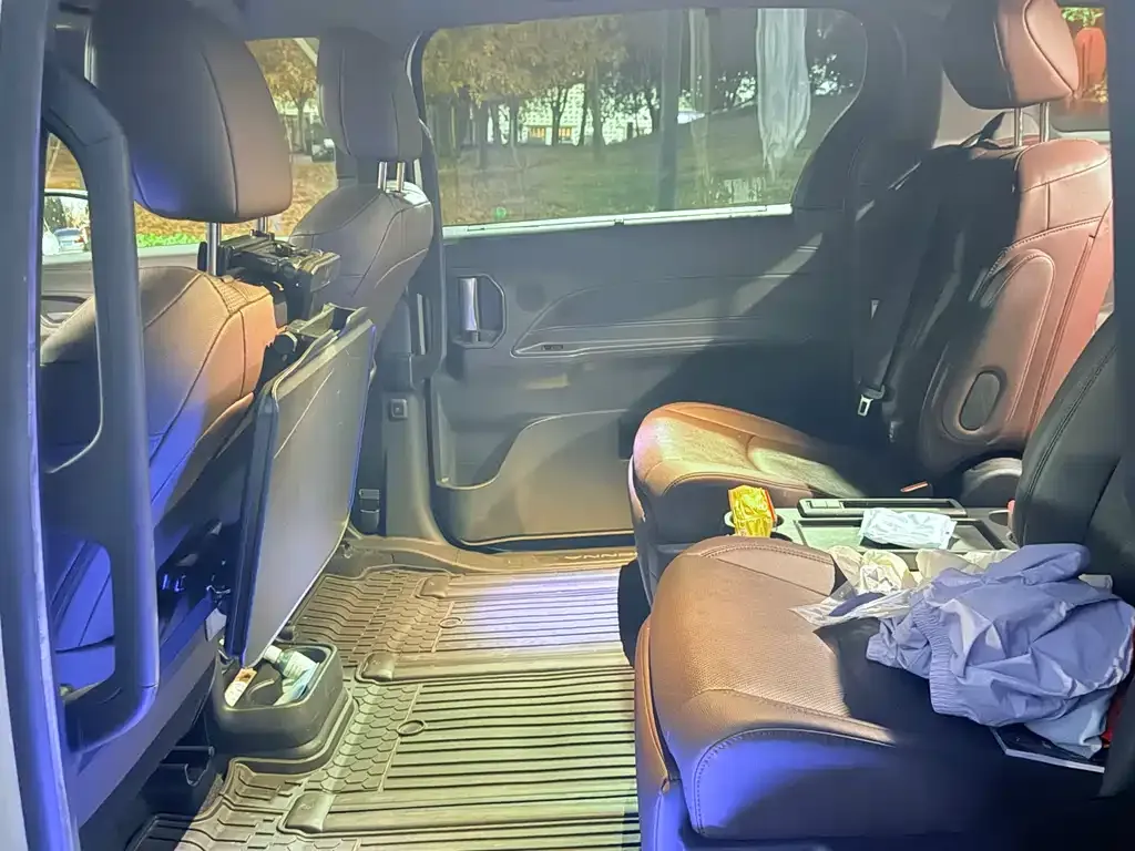 Toyota Sienna 2022 из CN, фото 4