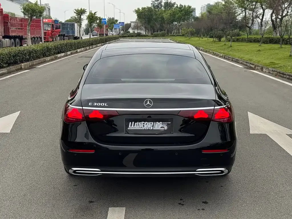 Mercedes-Benz E-Class 2024 из CN, фото 4