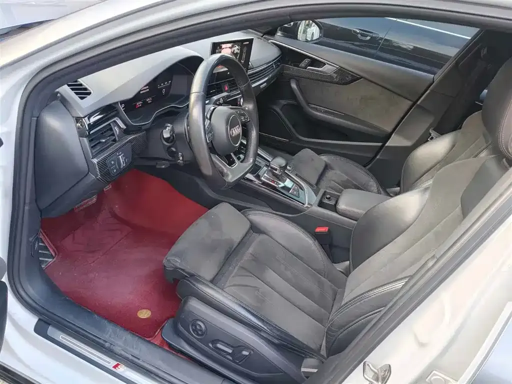 Audi A4L 2022 из CN, фото 4