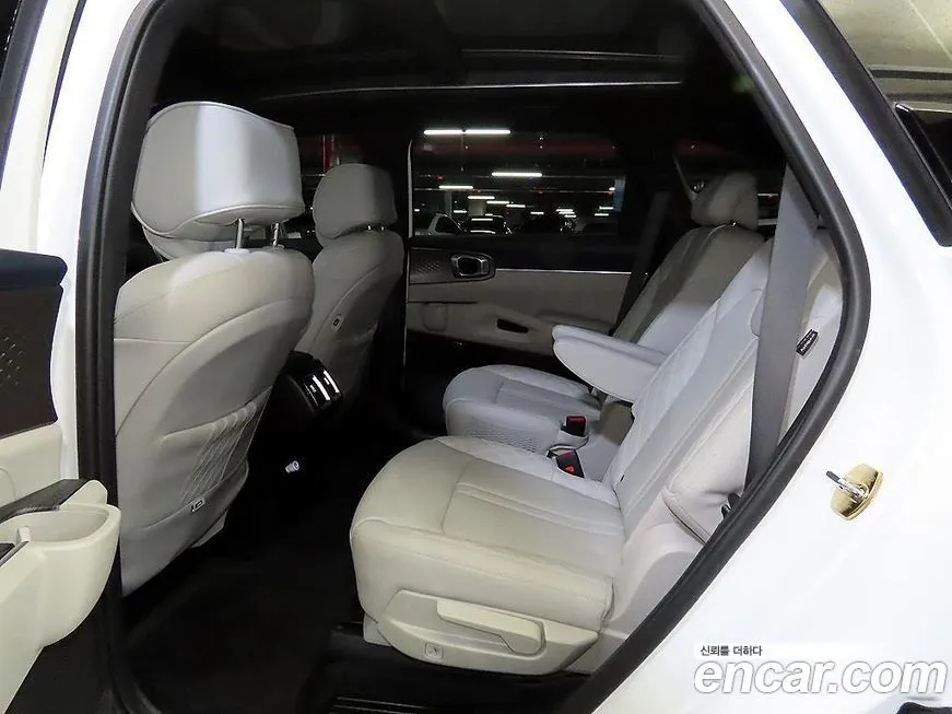 Kia Sorento — фото 7