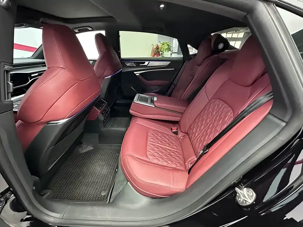 Audi A7L 2023 из CN, фото 10