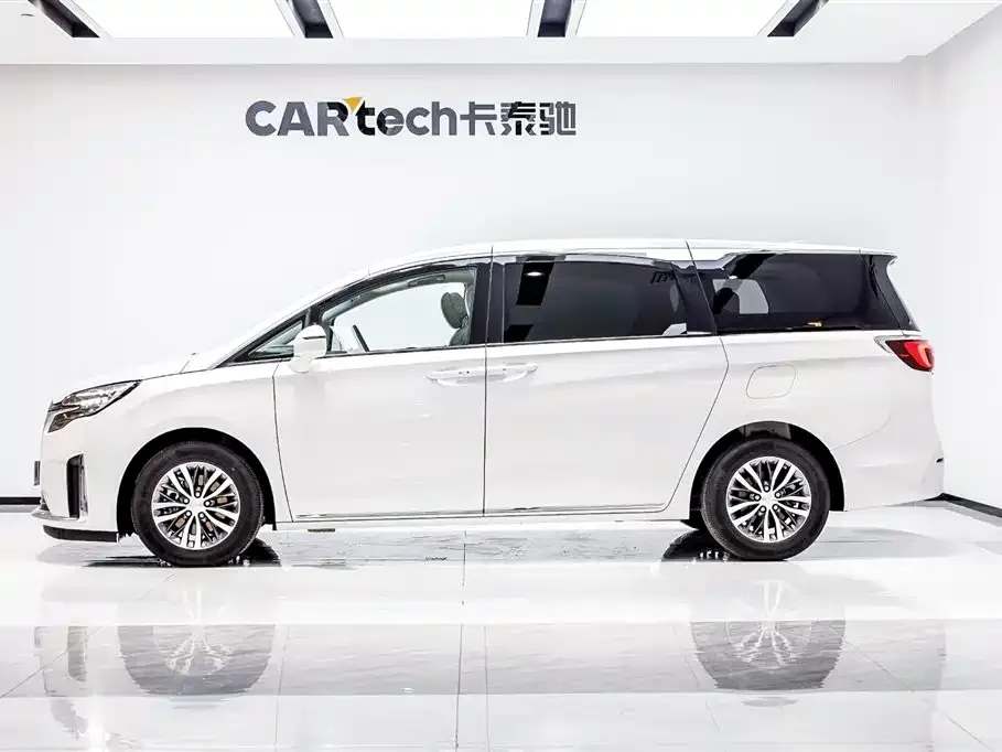Buick GL8 2023 из CN, фото 3