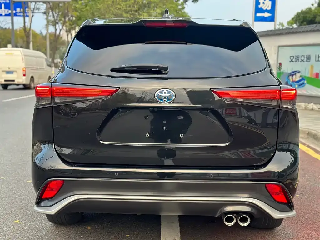 Toyota Crown Kluger 2022 из CN, фото 4