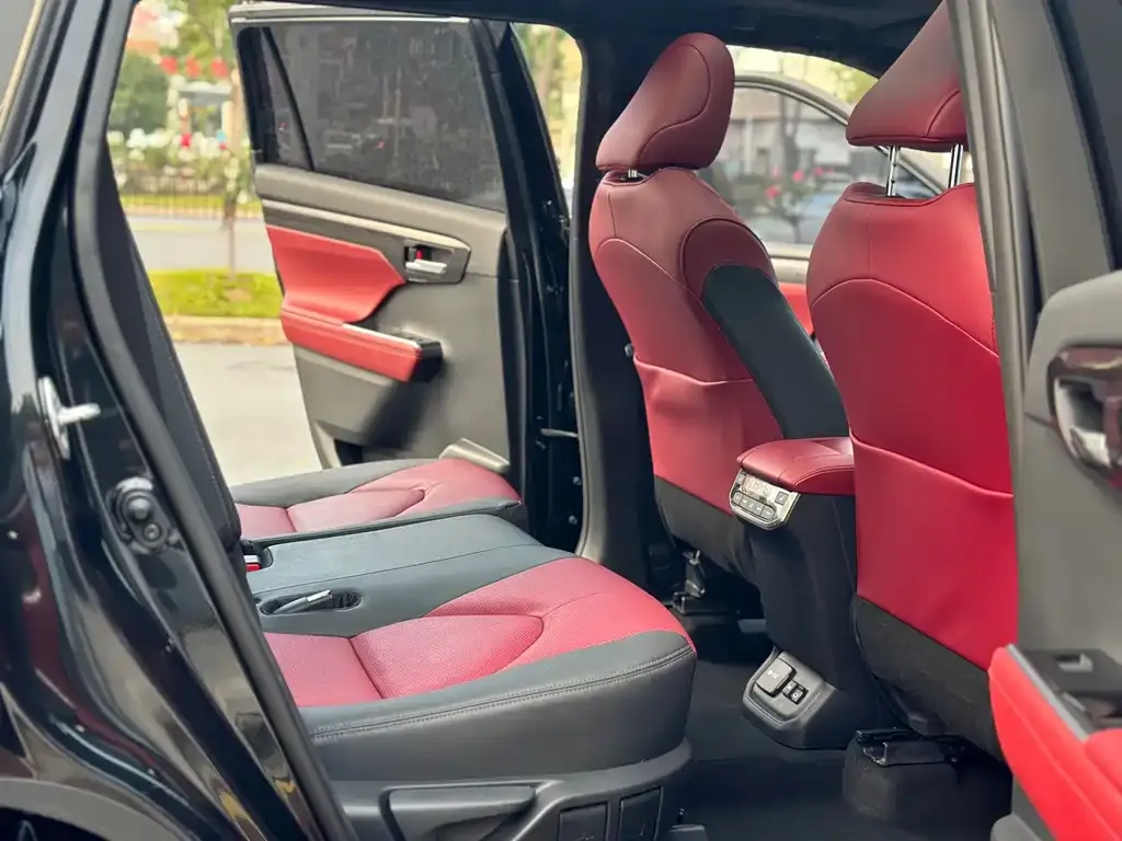 Toyota Crown Kluger 2022 из CN, фото 8