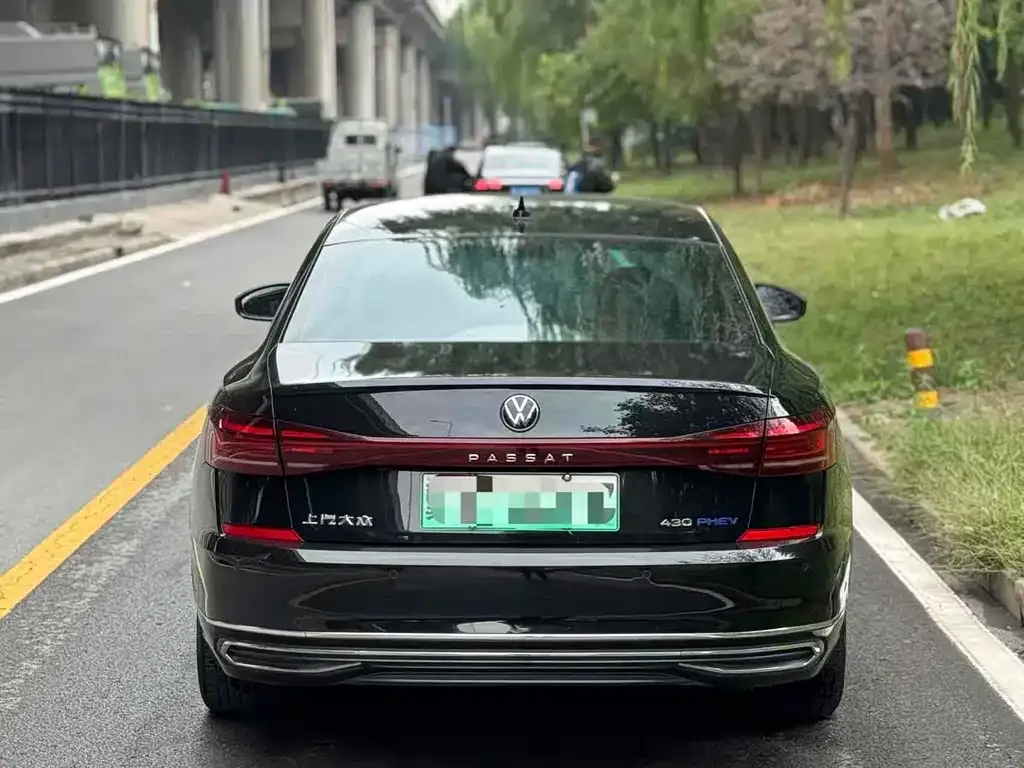 Volkswagen Passat New Energy — фото 5
