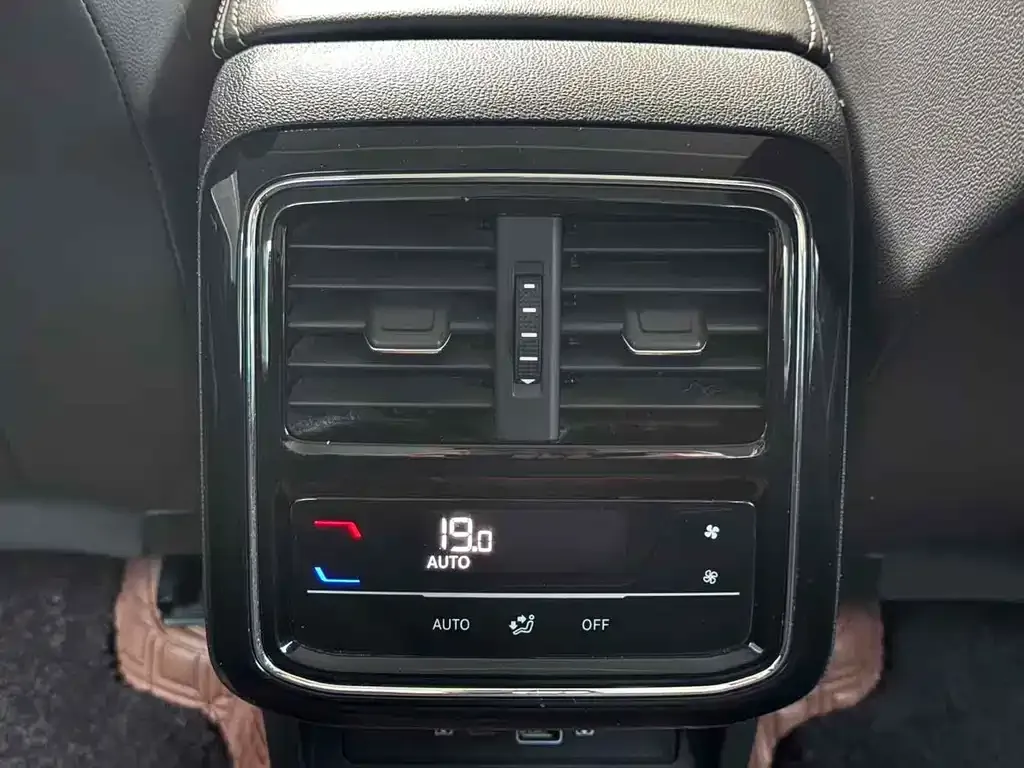 Volkswagen Passat New Energy — фото 9