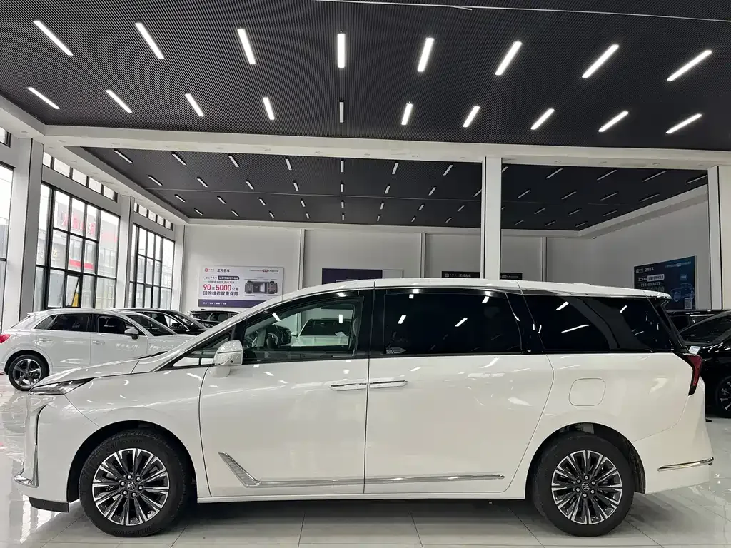 Buick GL8 2025 из CN, фото 3