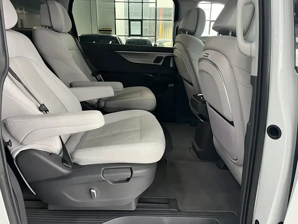 Buick GL8 2025 из CN, фото 9