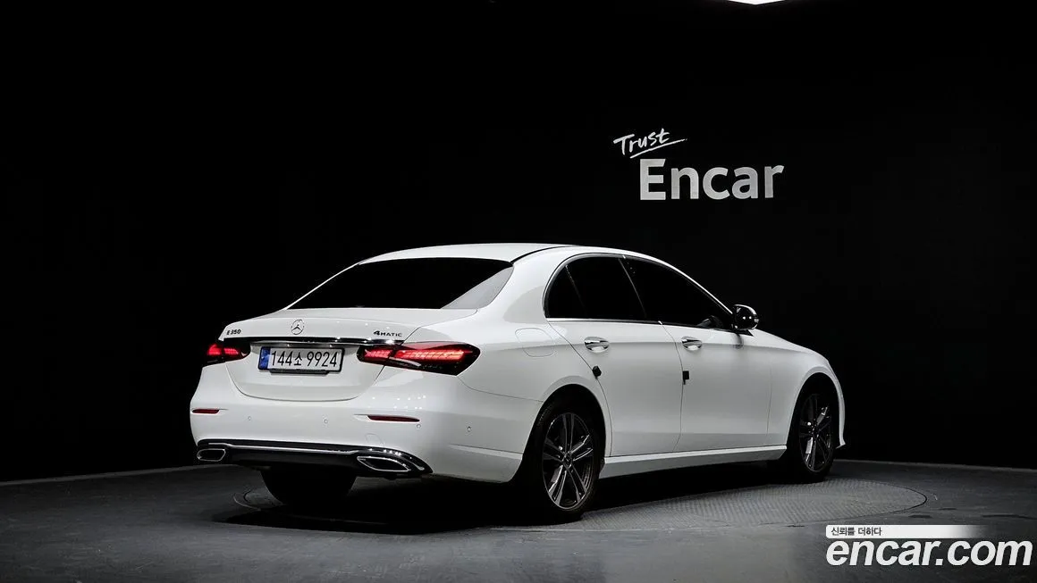 Mercedes-Benz E-Class — фото 2