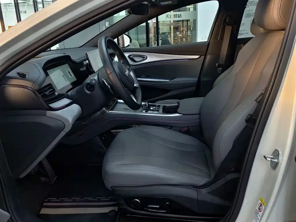 BYD Seal 07 DM-i — фото 10