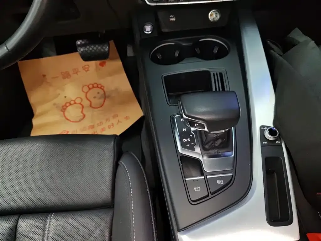Audi A4L 2024 из CN, фото 6