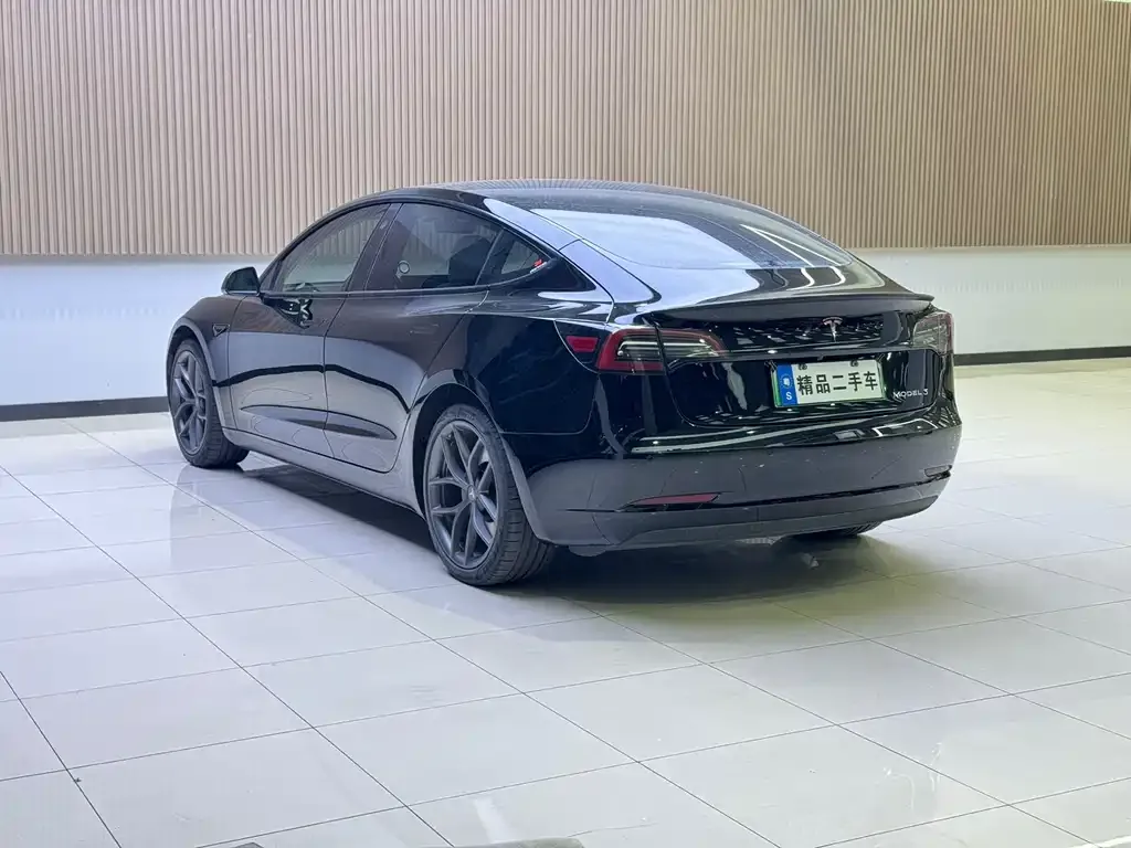 Tesla Model 3 — фото 10
