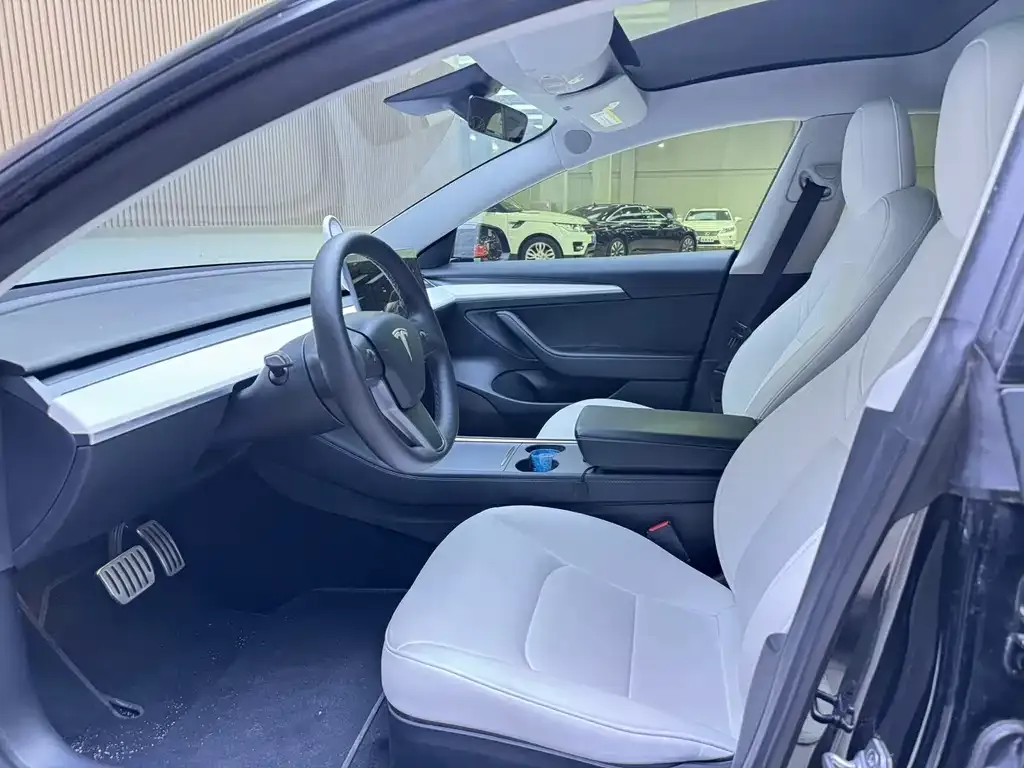 Tesla Model 3 — фото 4