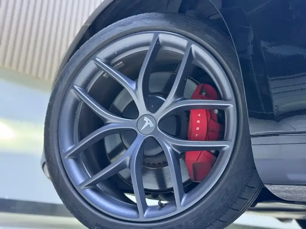 Tesla Model 3 — фото 9